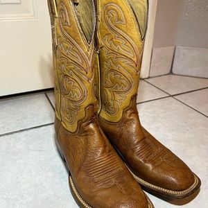 Mens Lucchese Boots, lightly worn and in great condition!